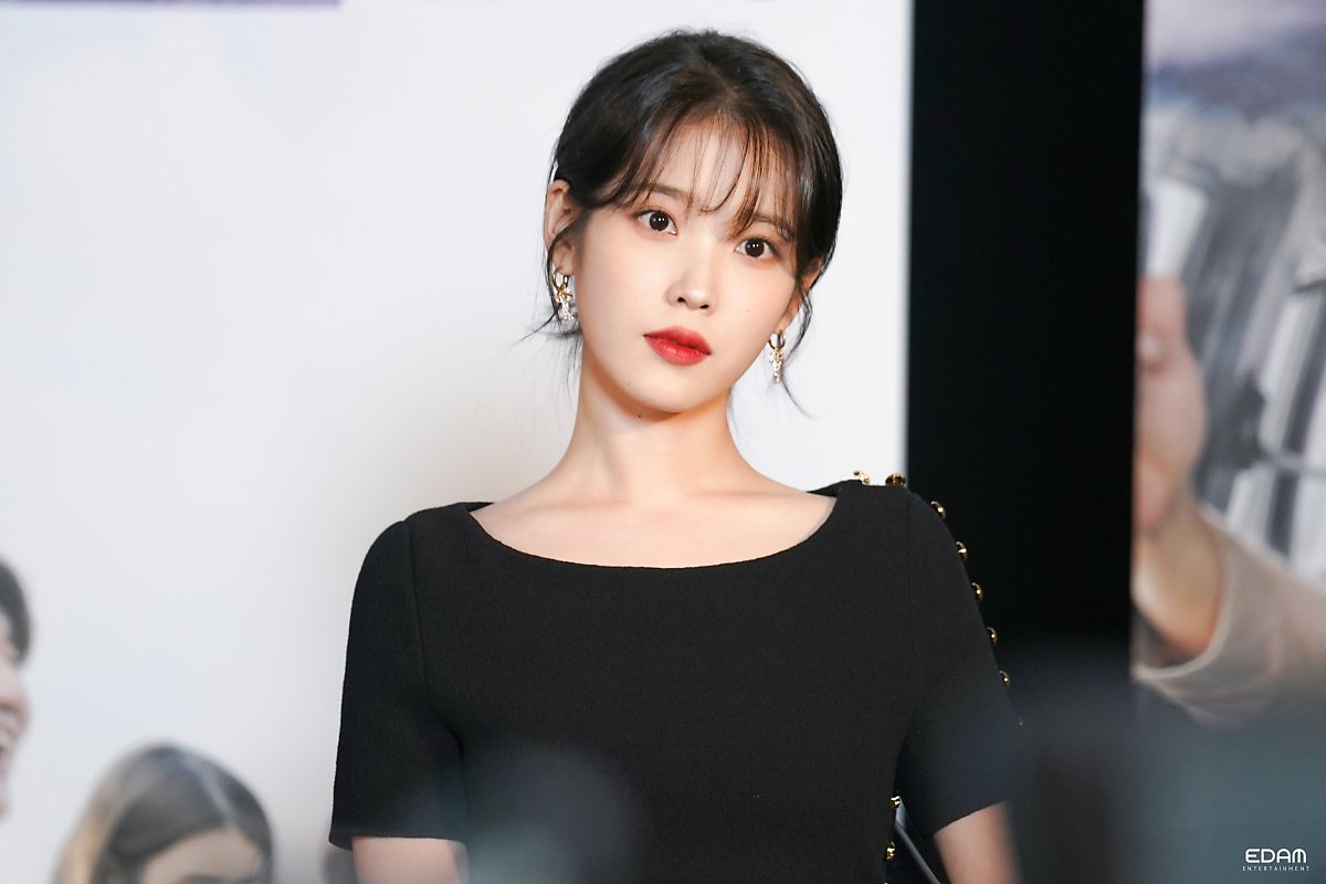 La reacción de Jungkook de BTS cuando IU le sonrió La reacción de Jungkook de BTS cuando IU le sonrió