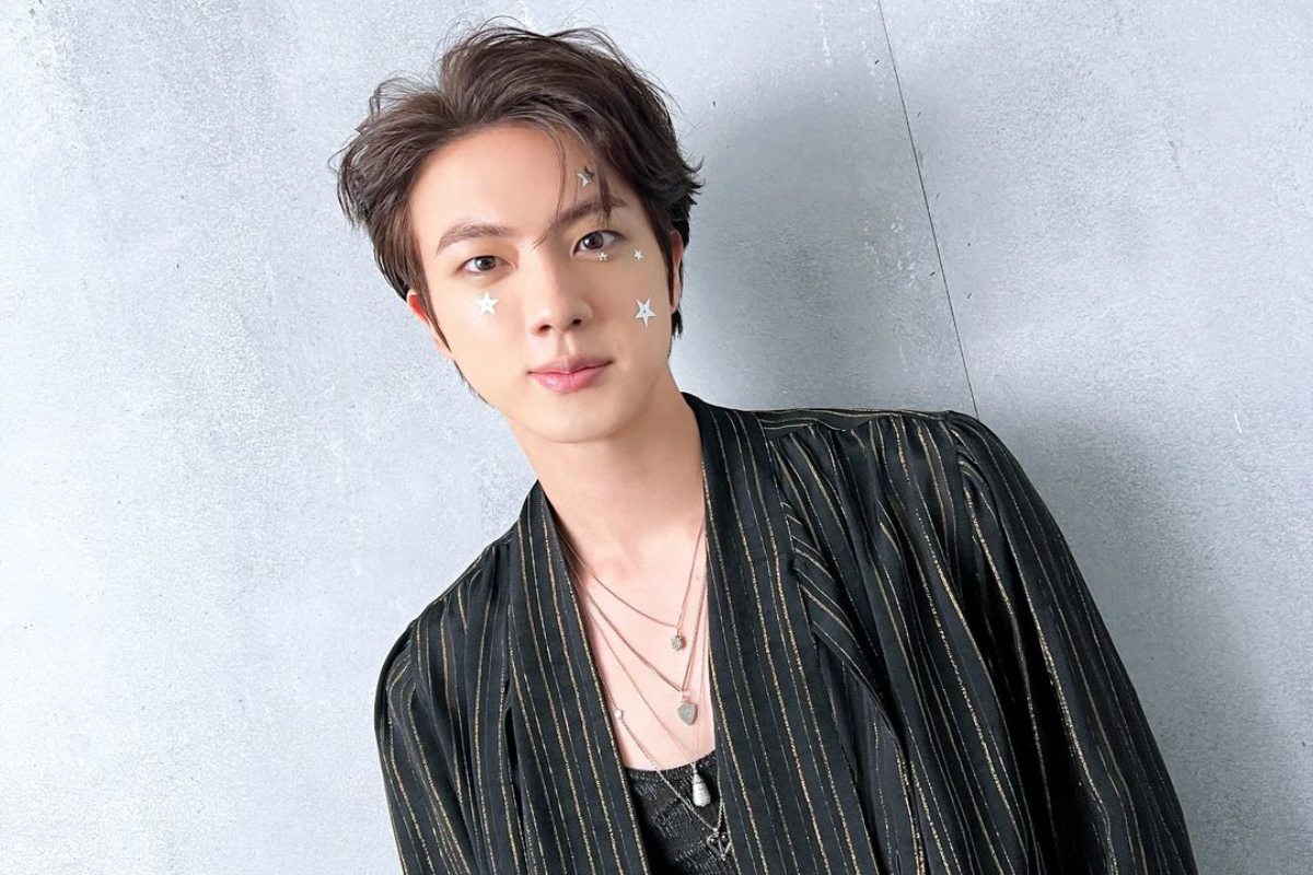 Jin de BTS causa furor por su cambio físico en el servicio militar