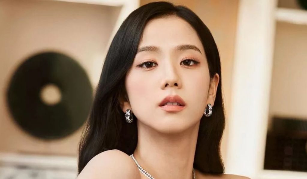 Jisoo de BLACKPINK le da tiernos regalos de navidad a sus guardaespaldas, pero el tamaño de estos provoca carcajadas