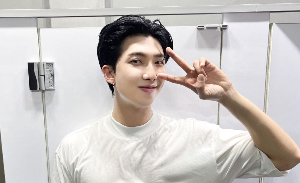 RM de BTS muestra con descaro sus músculos mientras se ejercita para ARMY