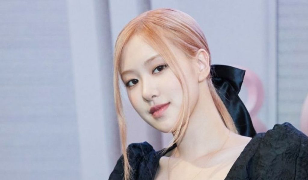 Rosé de BLACKPINK sufrió un accidente en el escenario y tuvo que detener su presentación