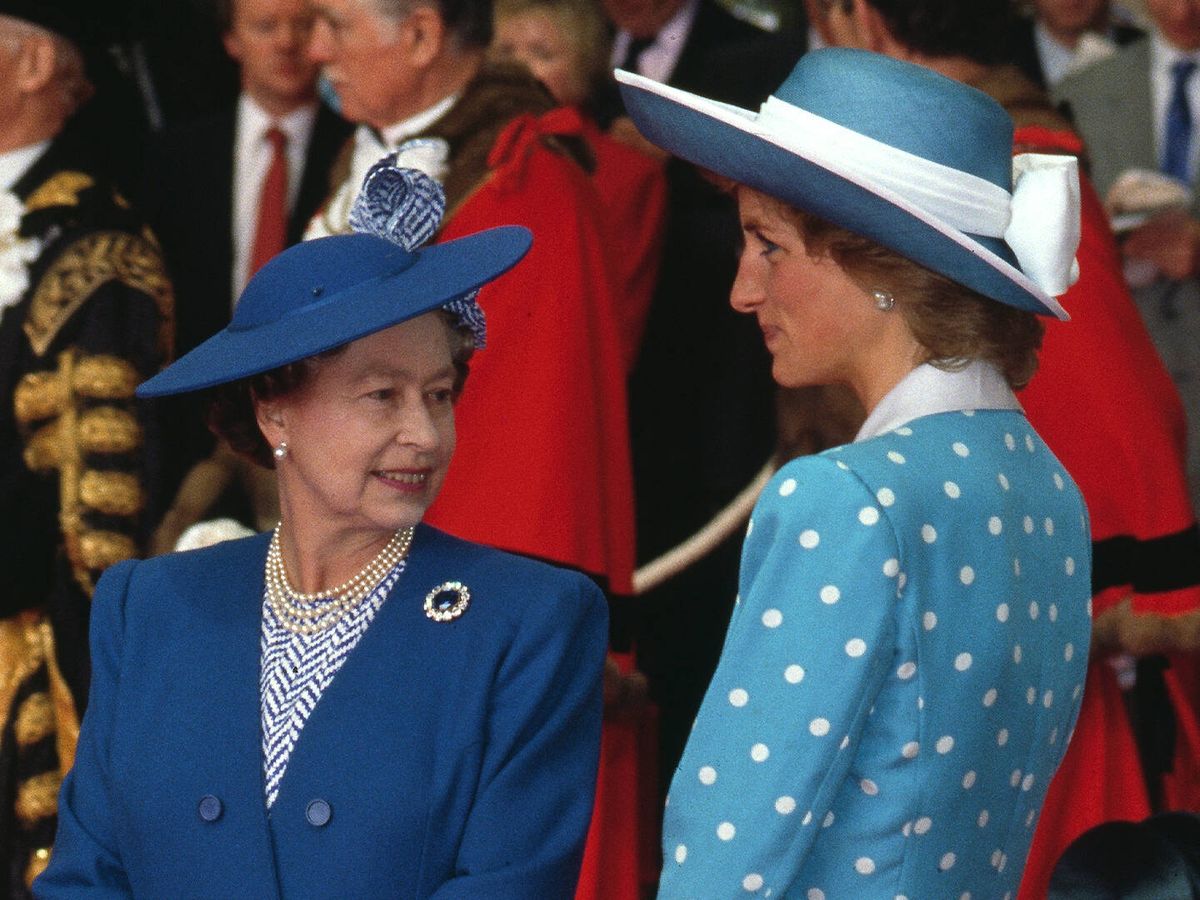 Cuando Isabel II tiró los platos contra el suelo en un ataque de ira contra Lady Di