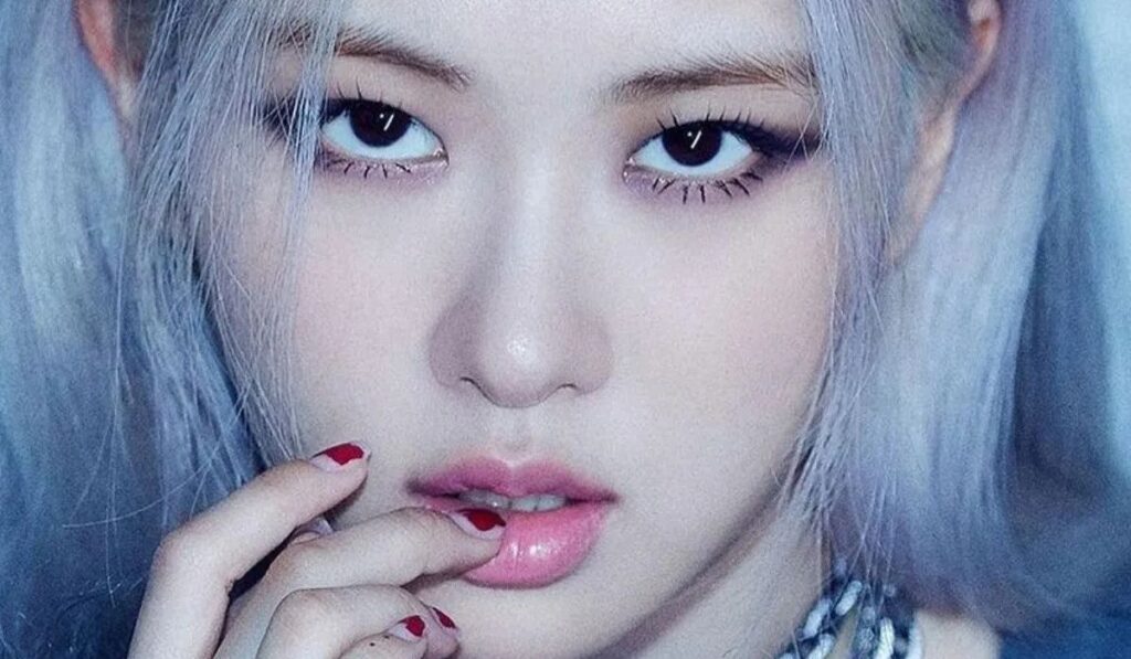 Así reacciono Rosé de BLACKPINK cuando un fan le solicito beber con ella en medio del concierto