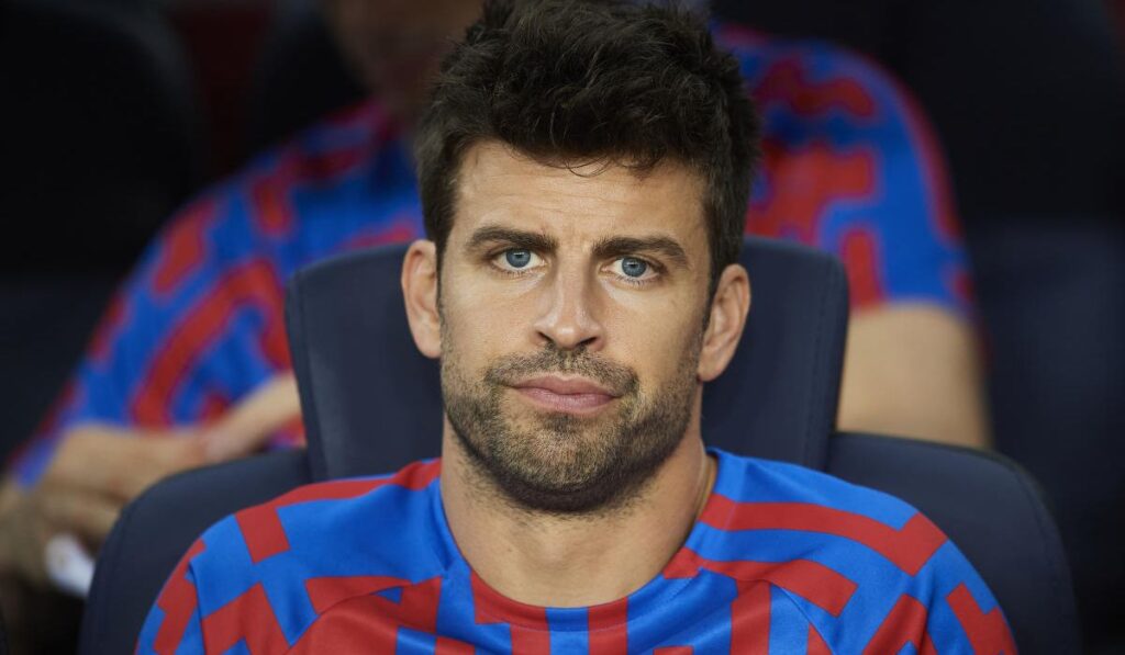 Gerard Piqué es captado en París con un semblante decaído y sin Clara Chía