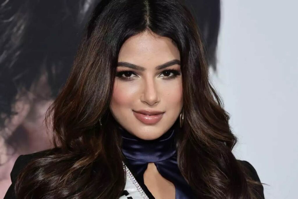 Harnaaz Sandhu casi se cayó en su desfile final como Miss Universo y terminó llorando (VÍDEO)