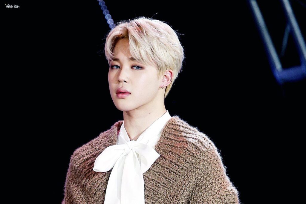 Jimin de BTS se fué de fiesta con una chica en París y enloquece al ARMY