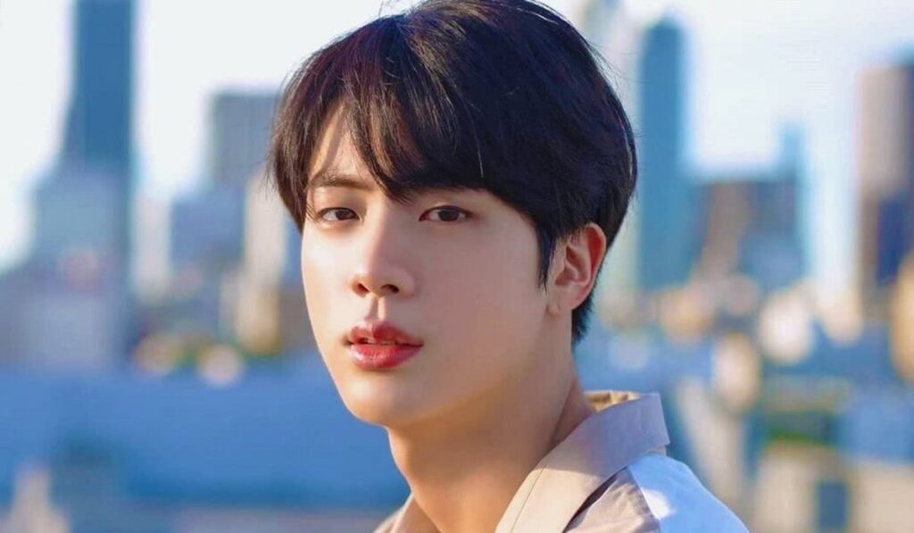 Jin de BTS preocupa a ARMY por su extrema delgadez en el servicio militar
