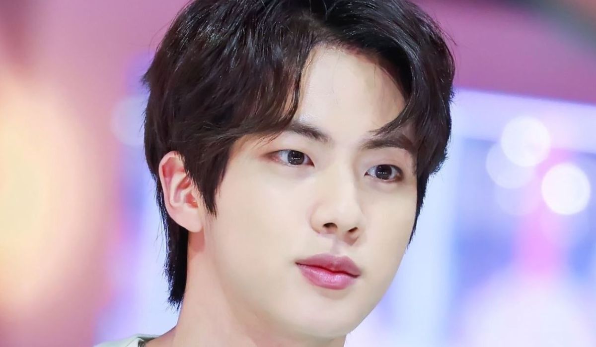 Jin de BTS sorprende a ARMY con videos mientras está en el servicio militar