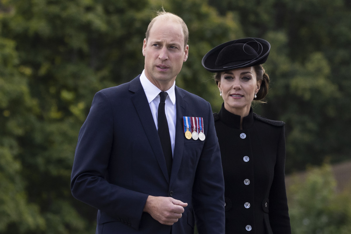 El Príncipe William y Kate Middleton también abandonarían la familia real británica
