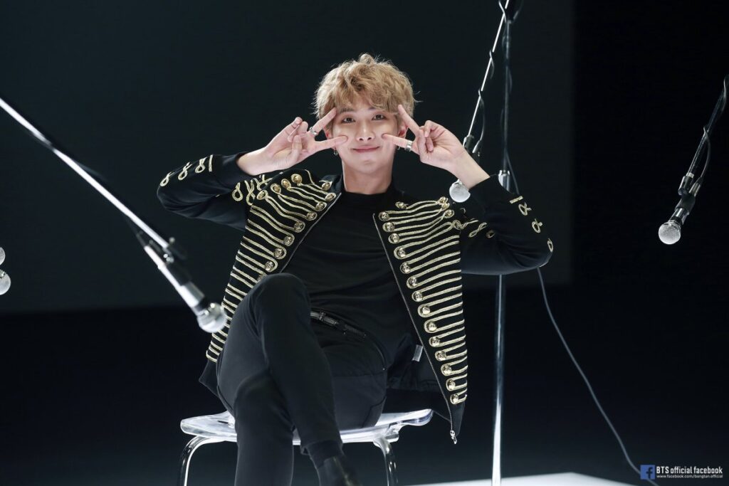 RM de BTS sorprende a todos al presentar a su nueva compañera