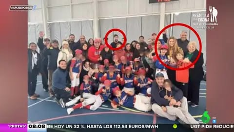 El incómodo momento que vivió Shakira al tener que tomarse una foto con Piqué El incómodo momento que vivió Shakira al tener que tomarse una foto con Piqué