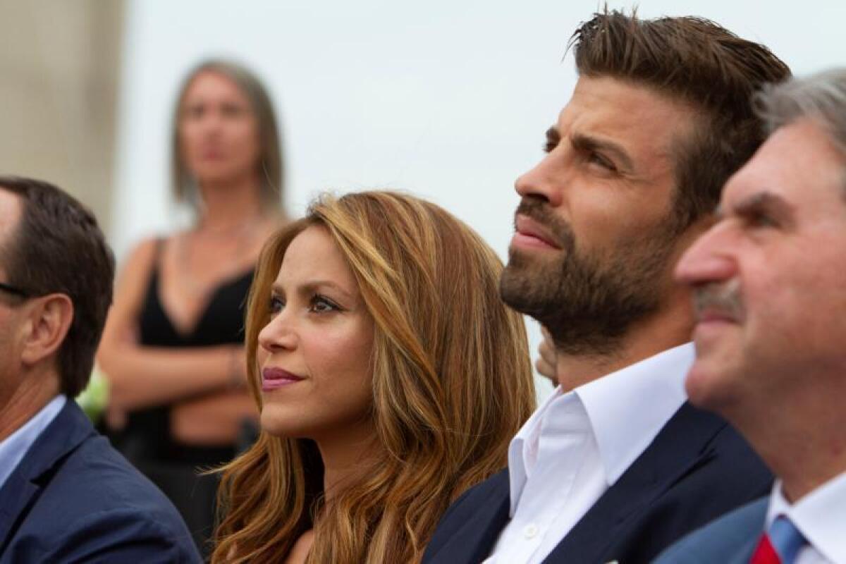 El incómodo momento que vivió Shakira al tener que tomarse una foto con Piqué El incómodo momento que vivió Shakira al tener que tomarse una foto con Piqué