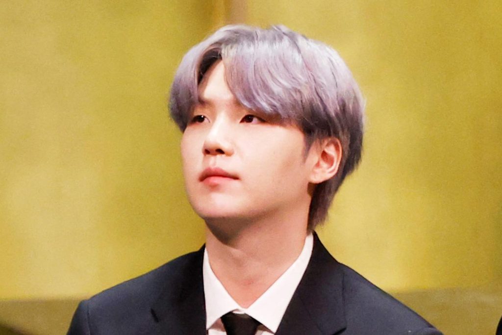 Suga de BTS se muestra otra vez sin camisa e impacta al ARMY