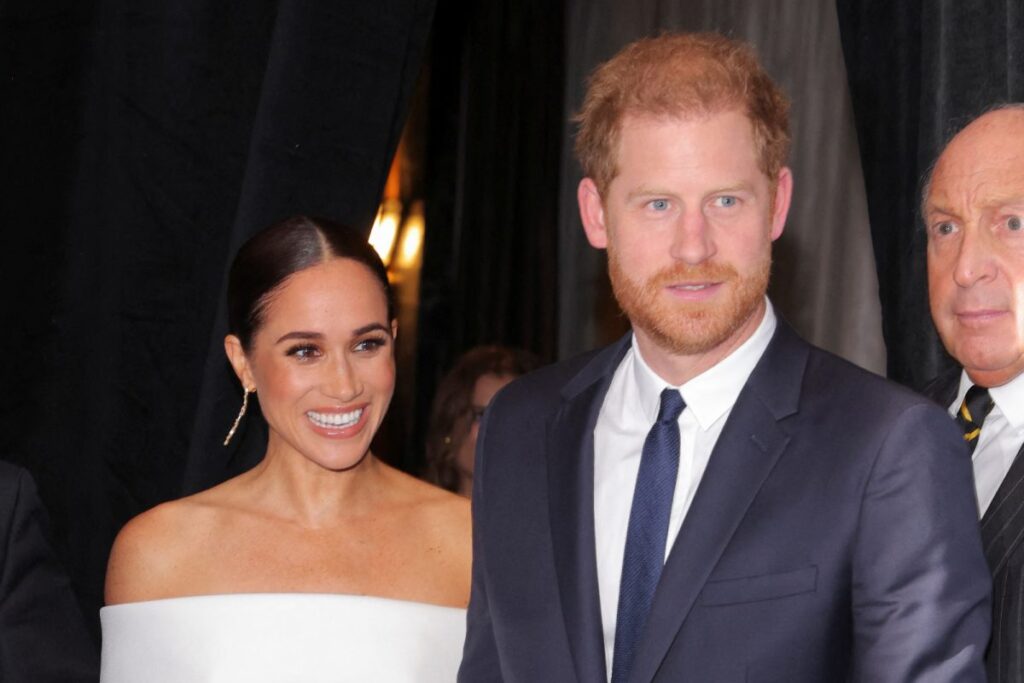 El Príncipe Harry y Meghan Markle han sido expulsados oficialmente de la institución real