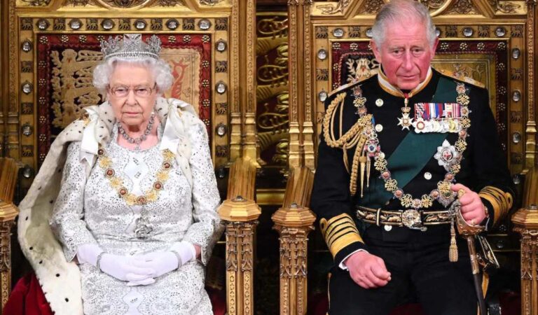El Rey Carlos III quiere sacar por completo a la Reina Isabel II de su Coronación