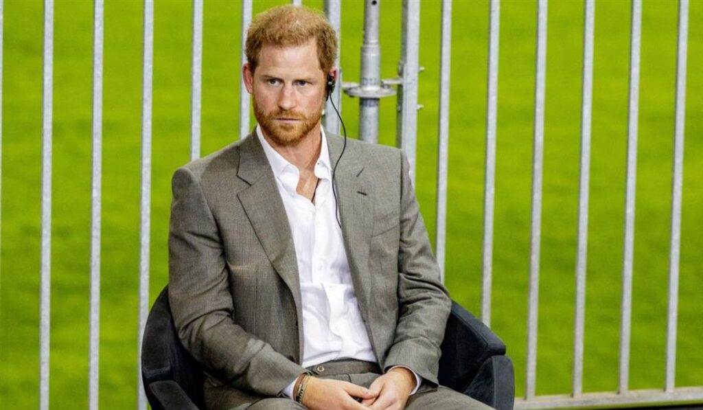 El príncipe Harry es criticado por el exmayordomo de la princesa Diana por sus argumentos racistas