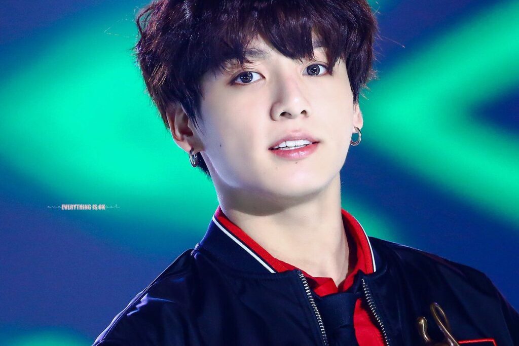 Jungkook de BTS se hace un cambio de look y sorprende a todos con su nueva apariencia