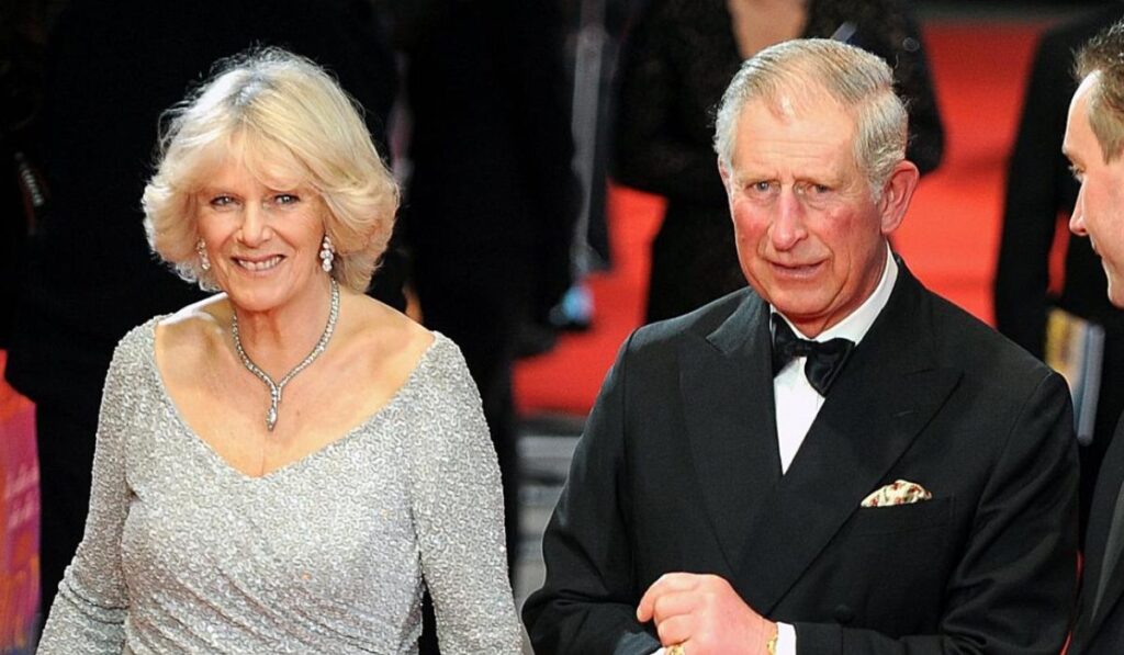 La reina consorte Camila Parker tiene Covid-19 y podría afectar la coronación del rey Carlos III