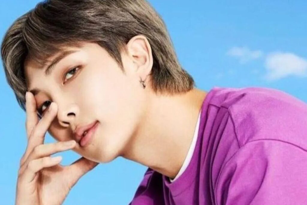 RM de BTS reaparece con un gran chupeton en su cuello y enloquece a sus fans