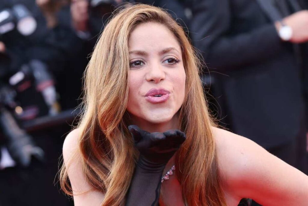 Acribillan con críticas a Shakira por usar descarado playback en su más reciente presentación