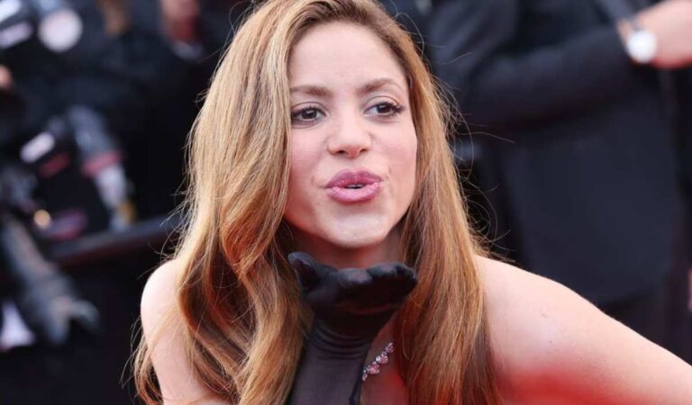 Acribillan con críticas a Shakira por usar descarado playback en su más reciente presentación