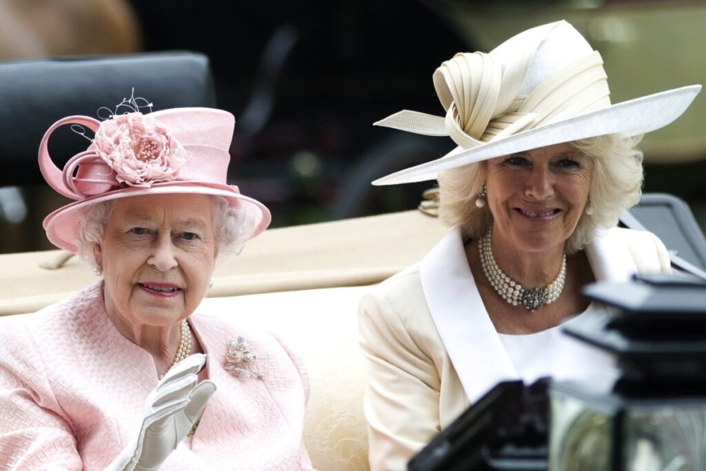 Camilla Parker le robó estas pertenencias a la Reina Isabel II