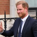 El Príncipe Harry usa lujosos trajes para comparecer en el tribunal de Londres