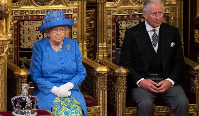 El Rey Carlos III hará algo en su coronación que pondría a al Reina Isabel II furiosa