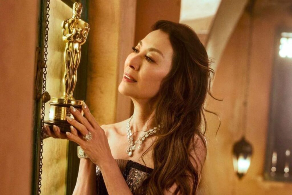 Escándalo en los Oscar tras filtrarse que la nueva presidenta es amiga cercana de Michelle Yeoh Escándalo en los Oscar tras filtrarse que la nueva presidenta es amiga cercana de Michelle Yeoh