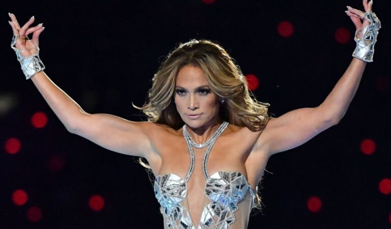 Jennifer Lopez agrede físicamente a otra super estrella de Hollywood y no pide disculpas