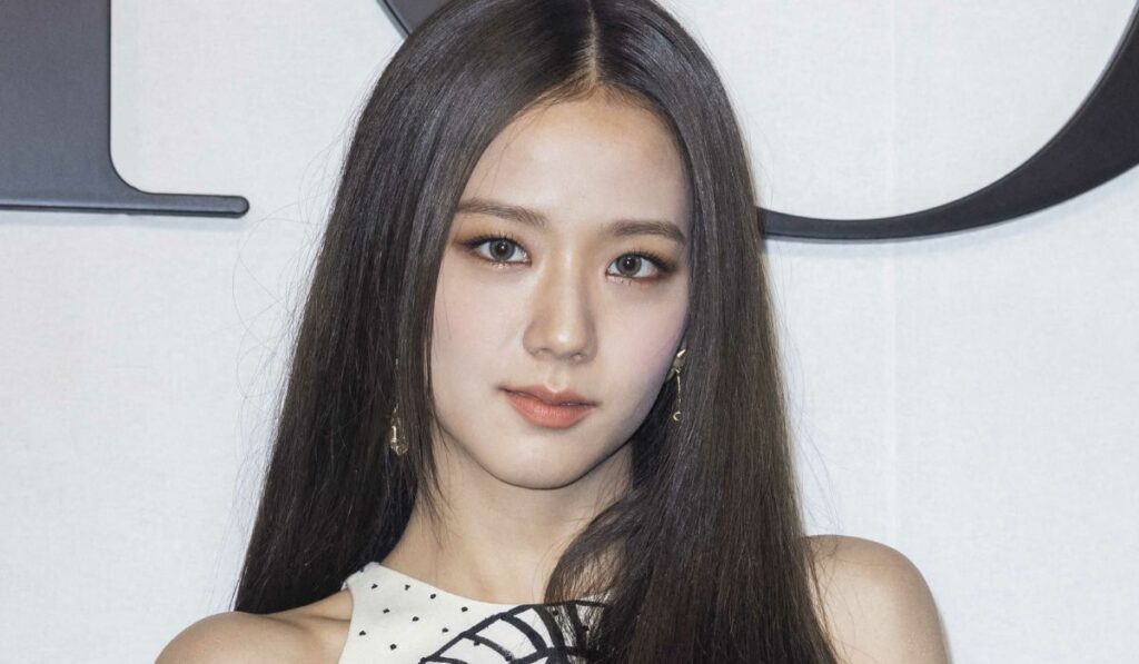 Jisoo de BLACKPINK revela detalles ocultos de su primer álbum en solitario