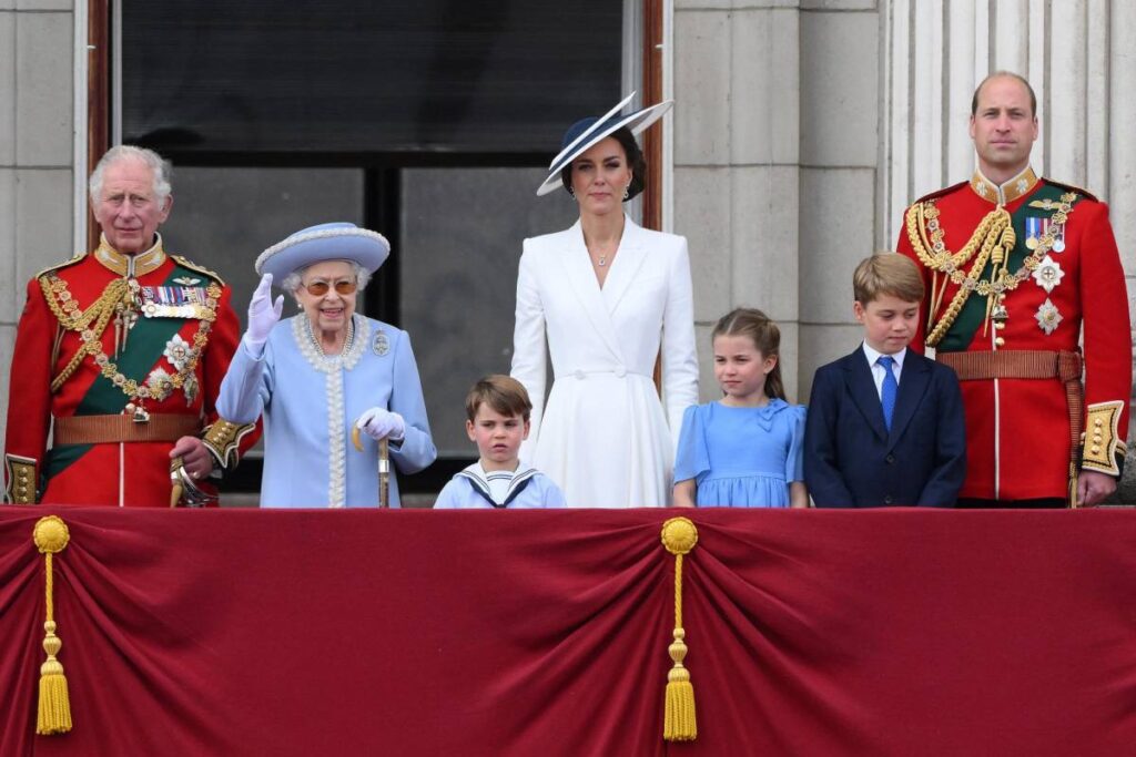 La familia real británica se desmorona sin Kate Middleton y sin la Reina Isabel II