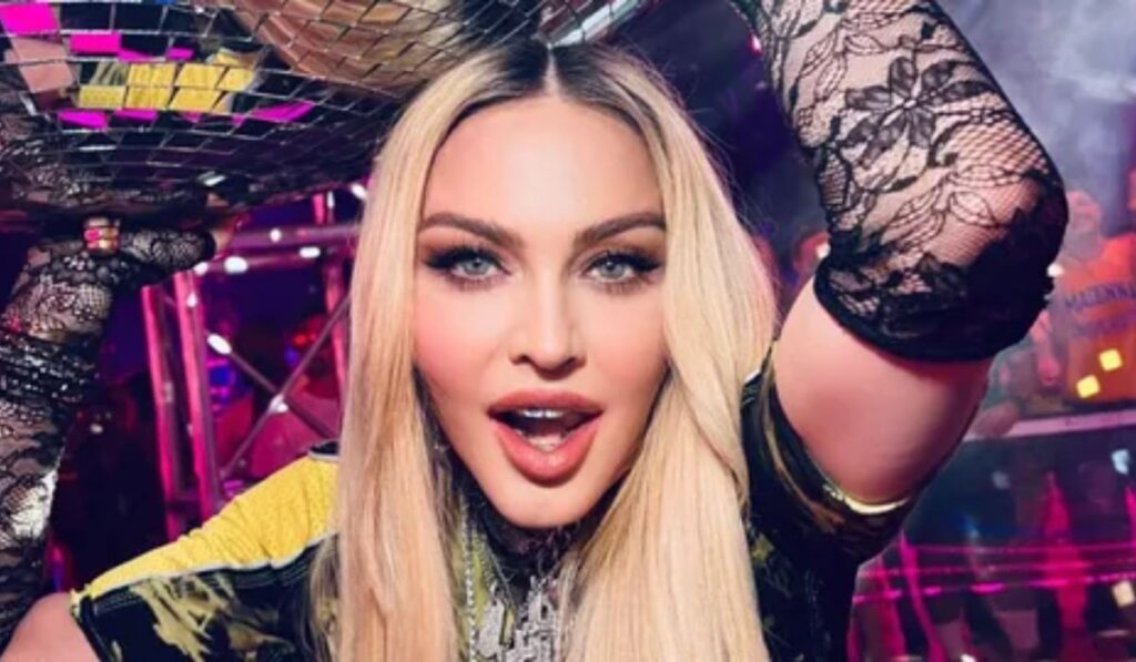 Madonna bajo fuego por salir con un chico 35 años más joven que ella