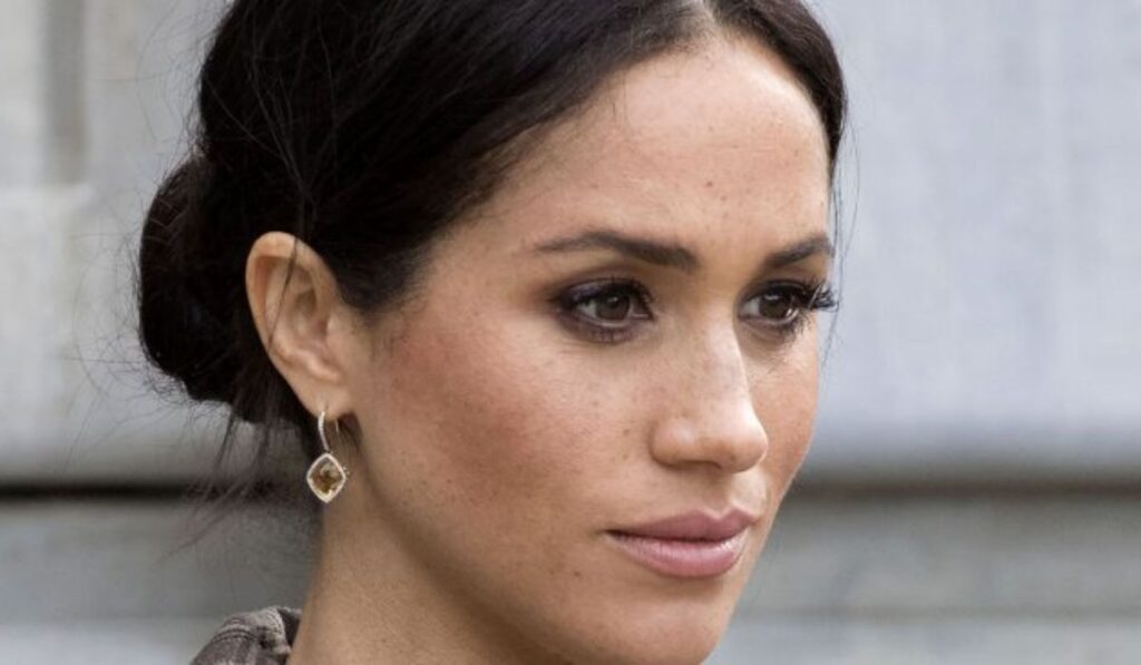 Meghan Markle es obligada a hacer reverencia a estos miembros reales
