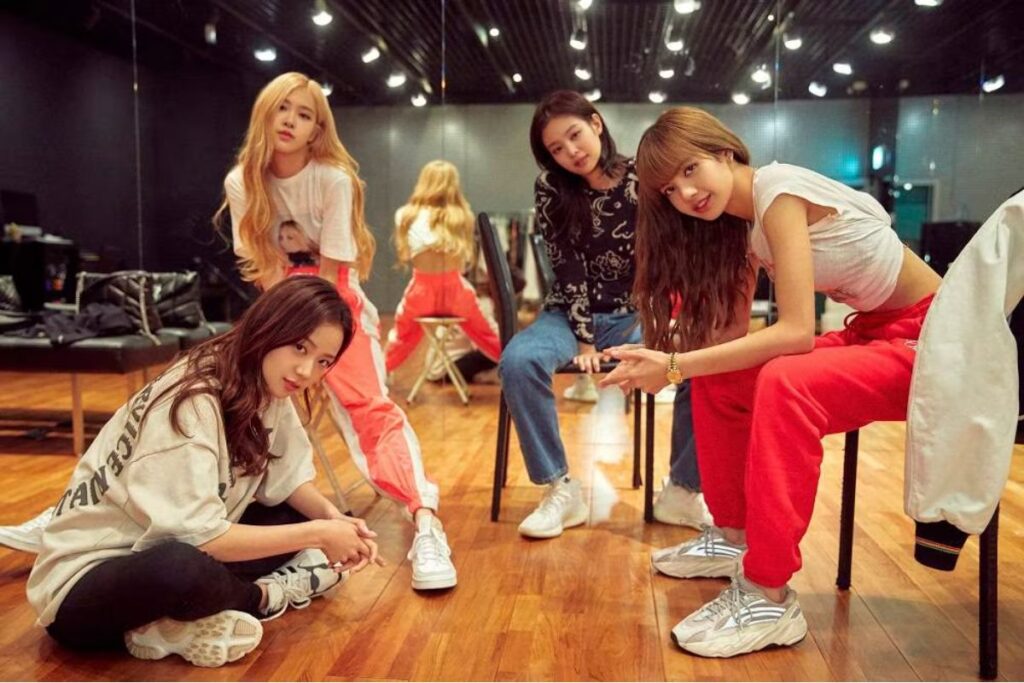 Un bailarín que trabaja con BLACKPINK confesó como es actuar con las integrantes