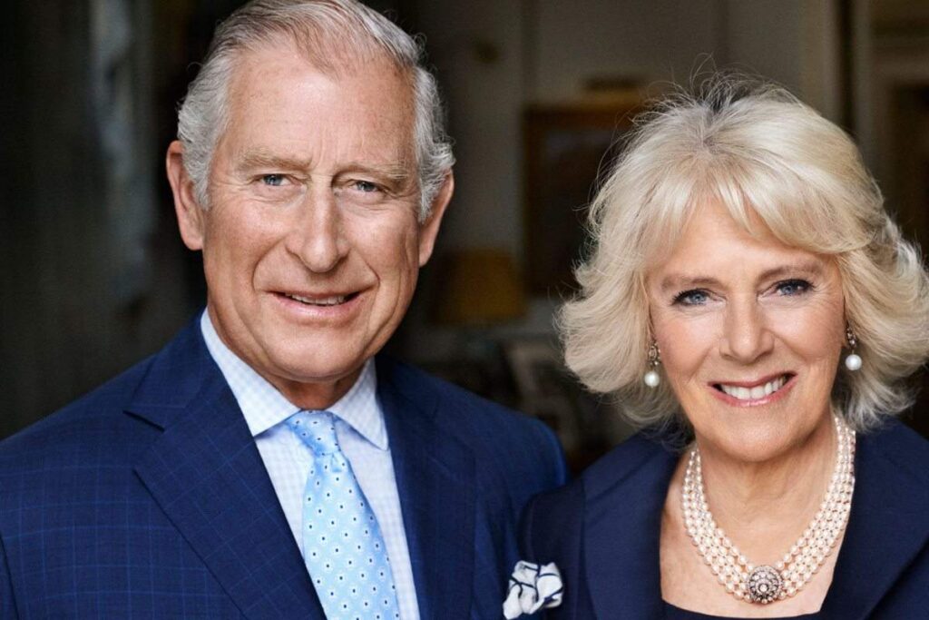 A días de la coronación, los nuevos retratos del Rey Carlos III y Camilla Parker han sido publicados