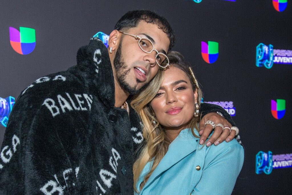 Anuel AA definitivamente no olvida a Karol G y esto dijo sobre ella en su concierto