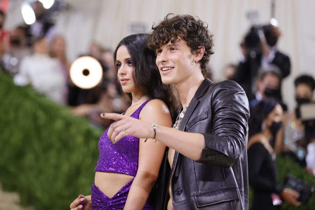 Camila Cabello y Shawn Mendes fueron vistos besándose y confirman que han vuelto a su noviazgo