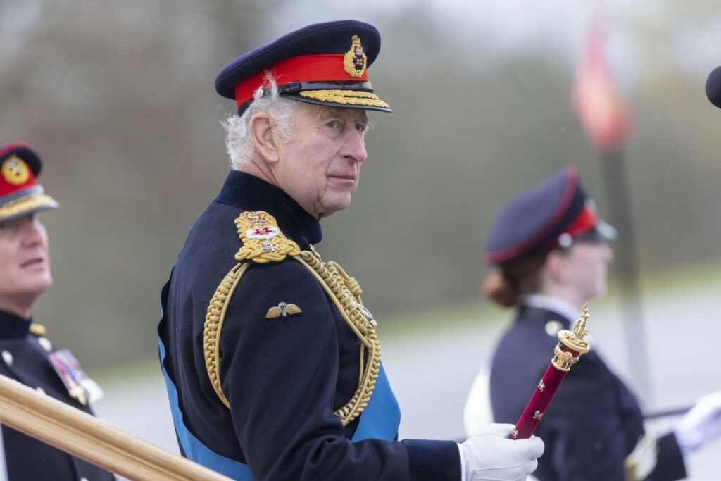 El Rey Carlos III expulsó a dos importantes miembros de la familia real británica