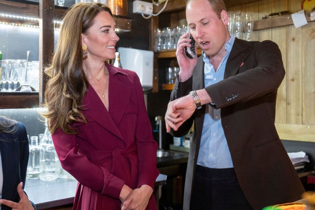 El príncipe William hace burlas por teléfono a clientes de un restaurante en Birmingham