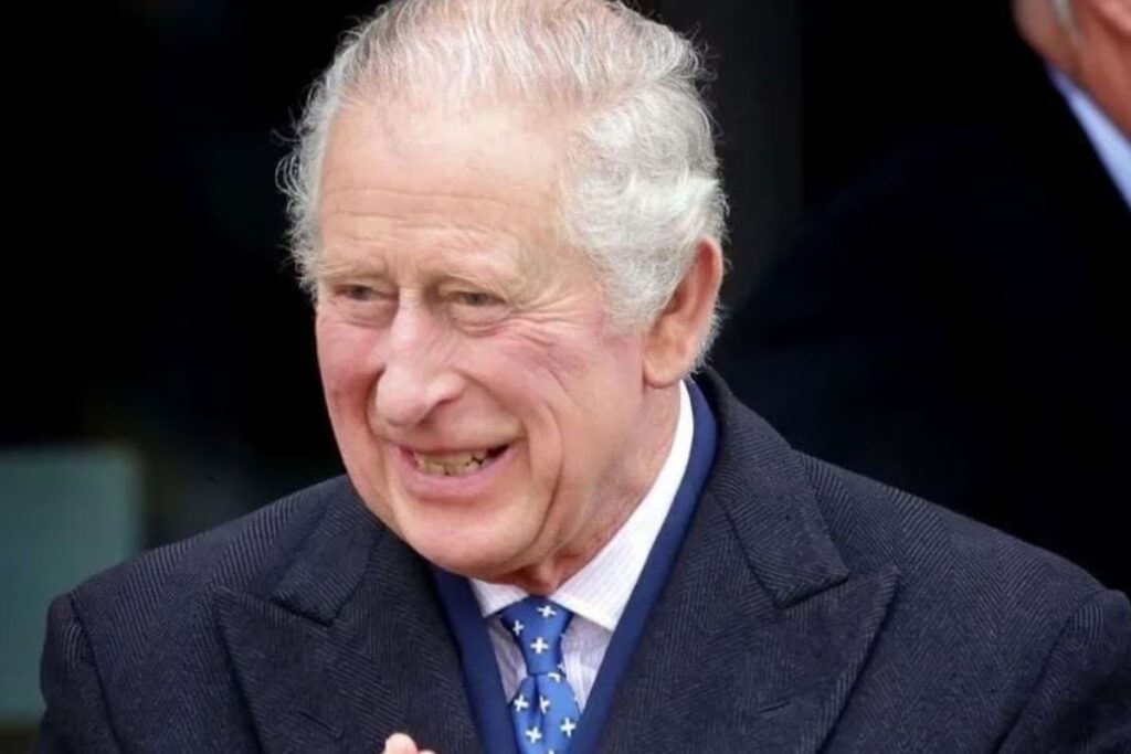 El rey Carlos III esta causando controversias negativas al afirmar cuáles coronas usará en su coronación