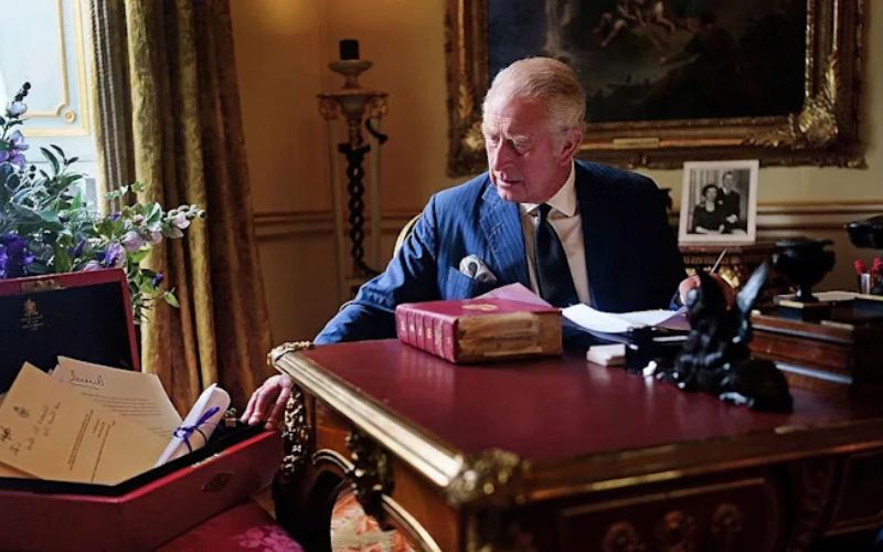 El rey Carlos III vuelve a arruinar el nombre de la casa real británica con esta decisión