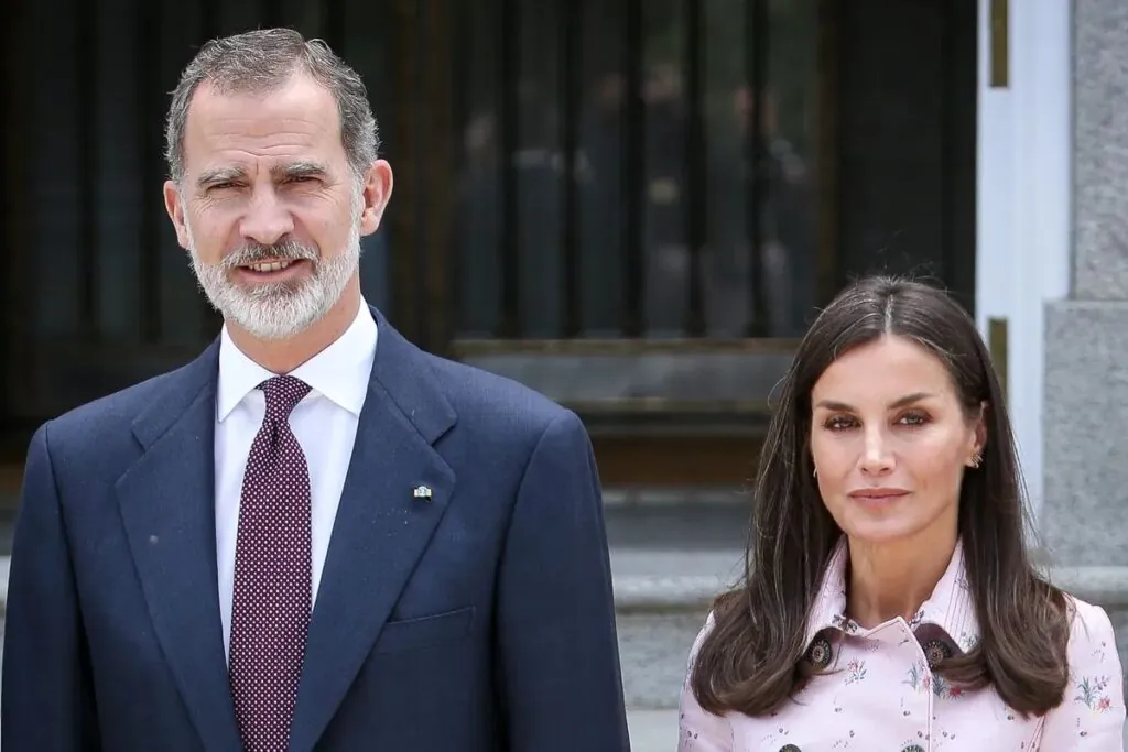 La Reina Letizia aumenta rumores de su separación con el Rey Felipe VI ...