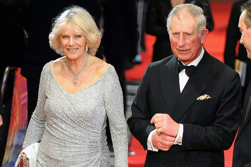 Filtran fotografía de la Reina Camilla en traje de baño y genera escándalo en la realeza británica