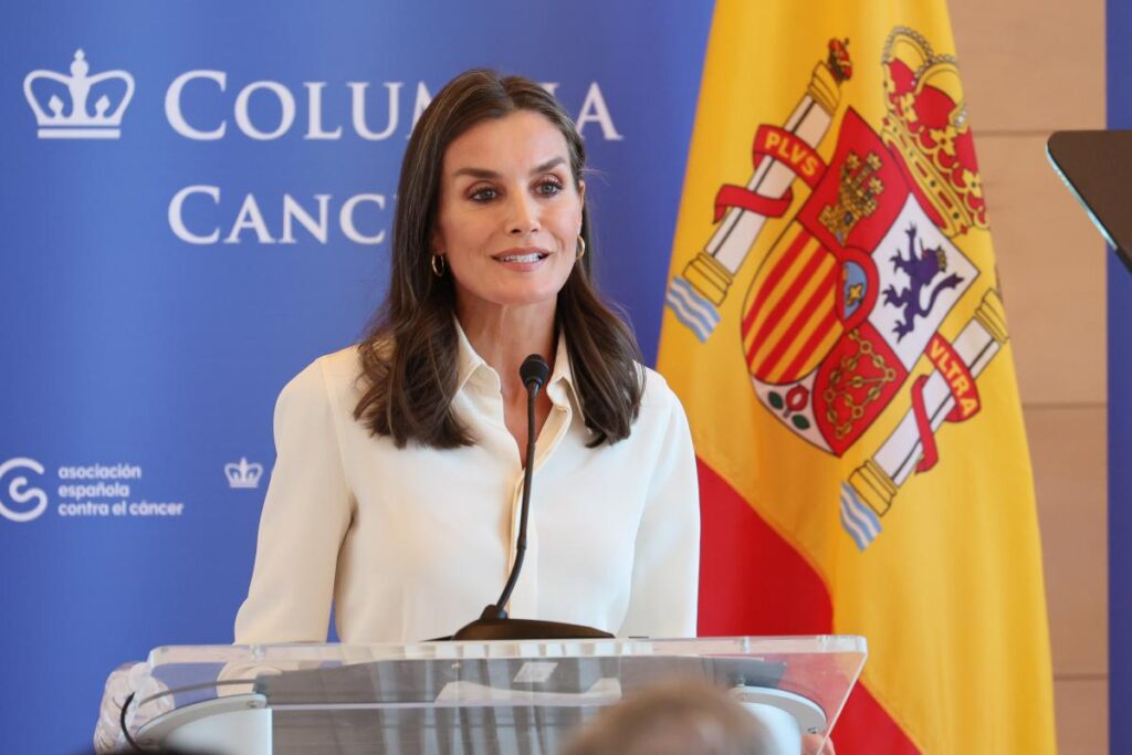 La Reina Letizia de España atacó a un joven que la estaba grabando