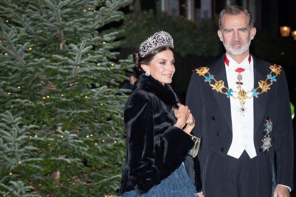 La Reina Letizia es captada engañando a Felipe con Petro Valverde