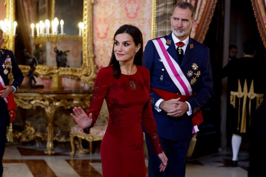 La Reina Letizia aumenta rumores de su separación con el Rey Felipe VI de España