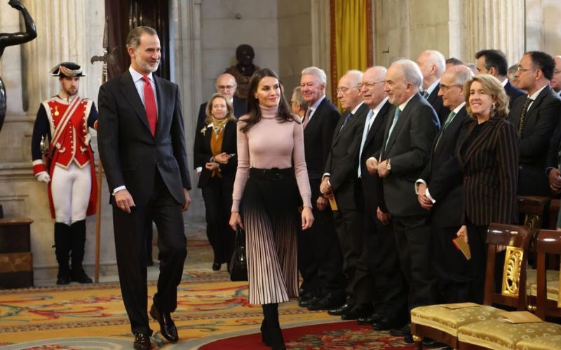 La reina Letizia deja en ridículo al rey Felipe VI con este insólito gesto