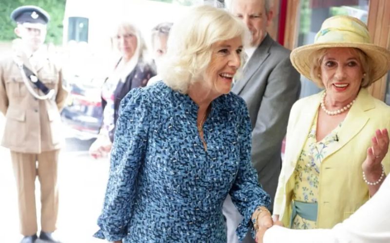 La reina consorte Camilla Parker admite que es demasiado mayor para seguir ejerciendo sus funciones