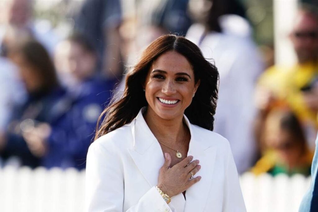 Meghan Markle en especulaciones de haberse realizado cirugía plástica tras aparecer distinta en reciente entrevista